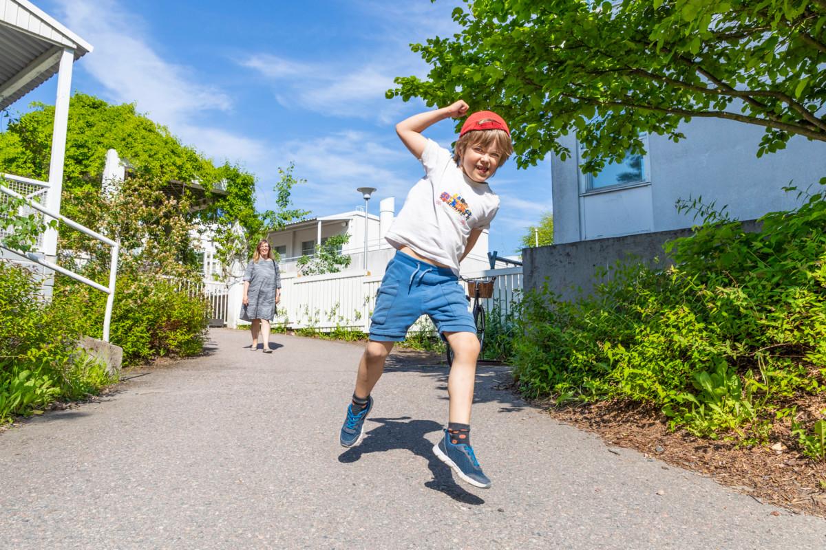 Urho Immonen aloittaa ekan luokan ihan pian. Samaan kouluun tulee monta kaveria eskarista.