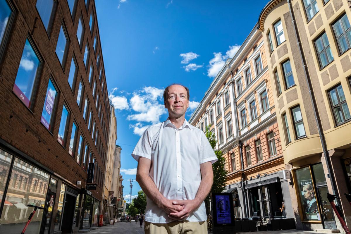Jussi Halla-aho arvostaa kristillisiä hyveitä. Niitä ovat hänen mukaansa esimerkiksi pidättyväisyys, rehellisyys, toisten ihmisten omaisuuden kunnioittaminen, toisen posken kääntäminen ja pasifismi.