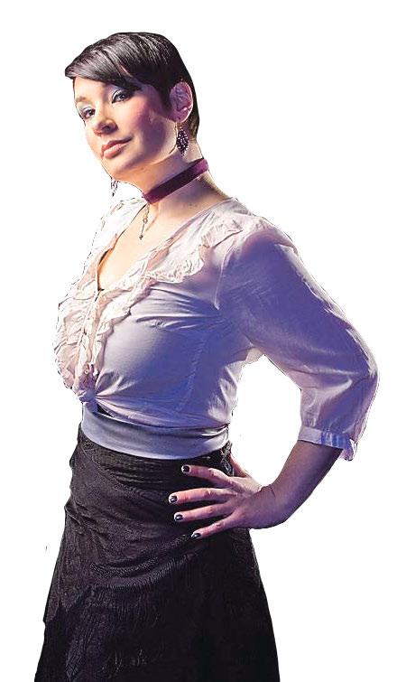 Noora Nyyssönen eläytyy vampyyrien valtakuntaan.