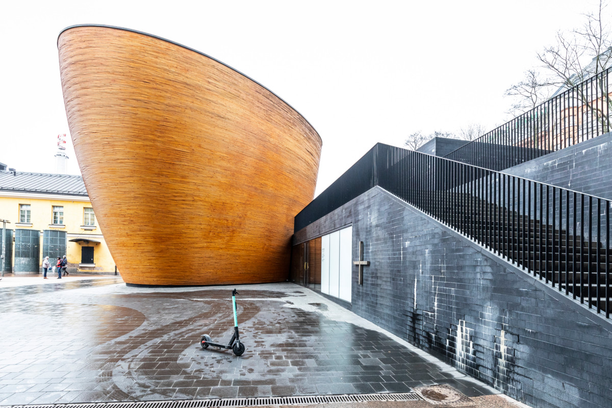 Vuonna 2012 valmistunut Kampin kappeli tulee myyntiin vuonna 2026, mikäli seurakuntien luottamushenkilöt hyväksyvät esityksen.