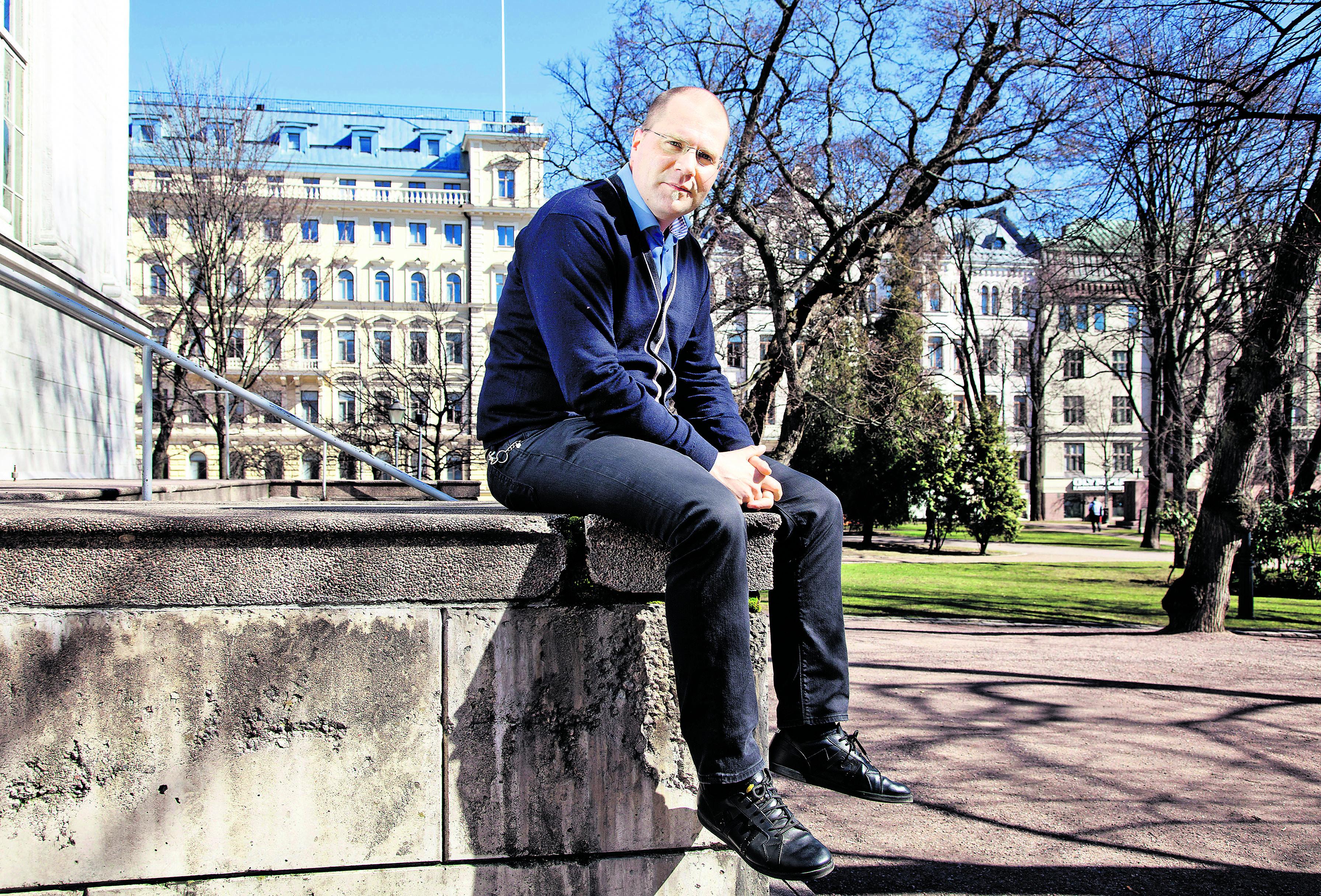 Ylpeä kotikaupungista. Kulttuurijohtaja Stuba Nikula kokee olevansa ensisijaisesti helsinkiläinen, sitten eurooppalainen ja vasta kolmanneksi suomalainen.