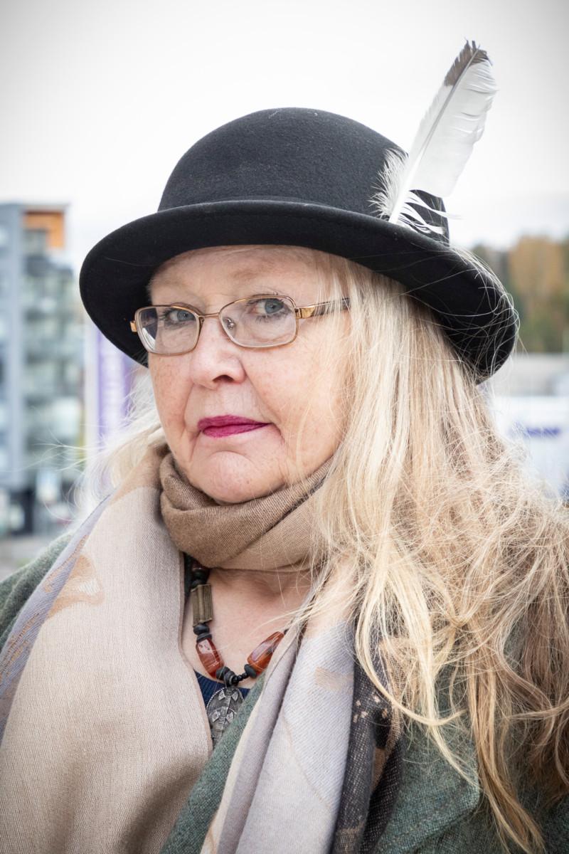 Knalli on ollut Marian tavaramerkki jo 1990-luvun alusta, jolloin hänellä oli menestyvä arkkitehtitoimisto.