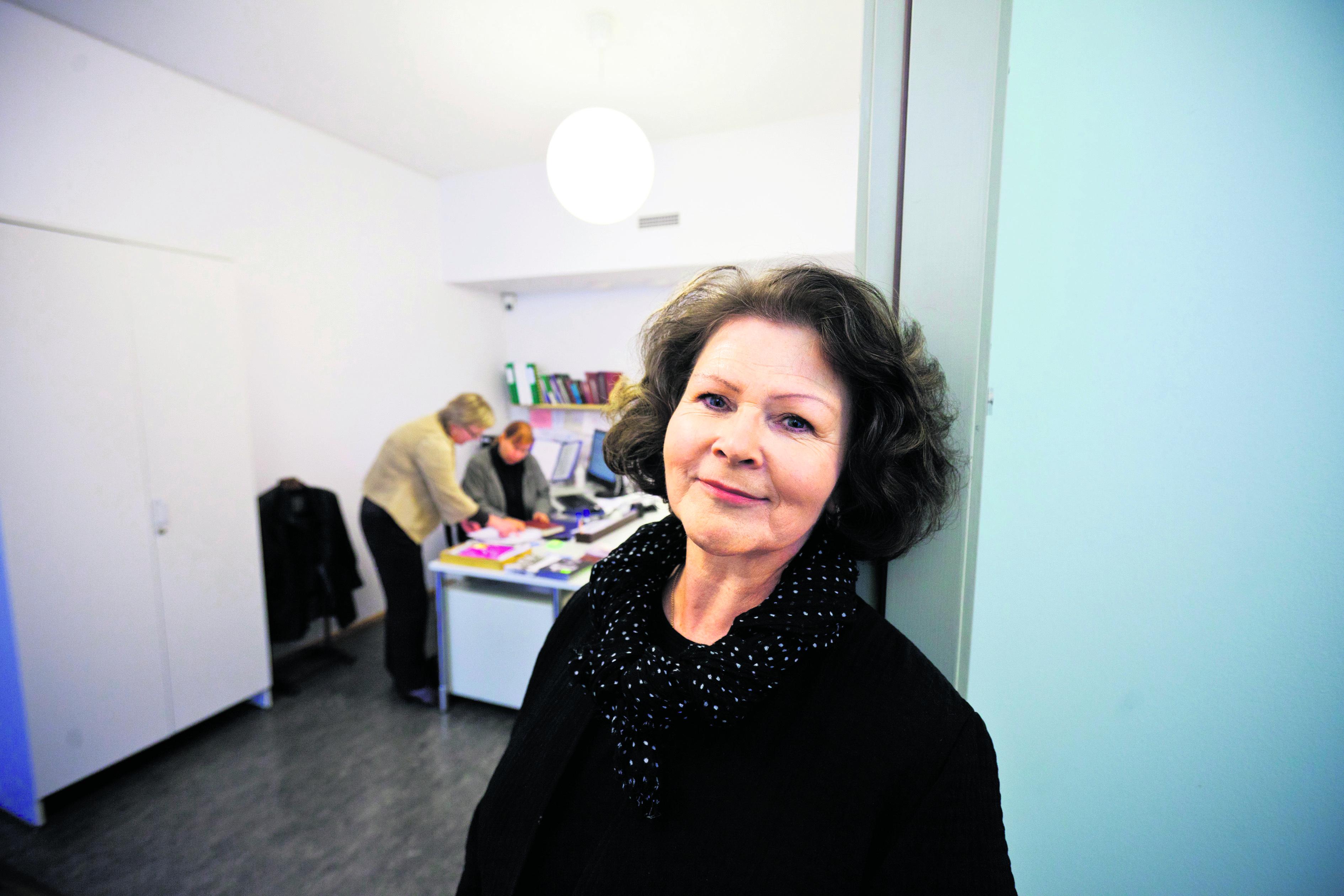 Luottamusta. Riitta Asikaniuksen mielestä kirkkoherrojen kannattaisi pitää jatkuvaa yhteyttä oman seurakuntaneuvostonsa vara-puheenjohtajaan eikä tavata vain kokouksissa.