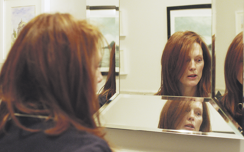 Julianne Moore tulkitsi muistisairaan Alicen hajoavaa maailmaa taidolla, joka toi Oscar-ehdokkuuden.