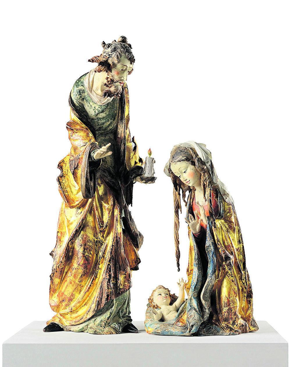 Pyhä perhe. Ivo Piazza – Ortisei / St. Ulrich (Bolzano) 2011. Sembramäntyä. Pohja 100 x 25 cm, korkeus 66 cm. Galaria Unika -kokoelma – Ortisei. Tuomiokirkon krypta, Kirkkokatu 18.