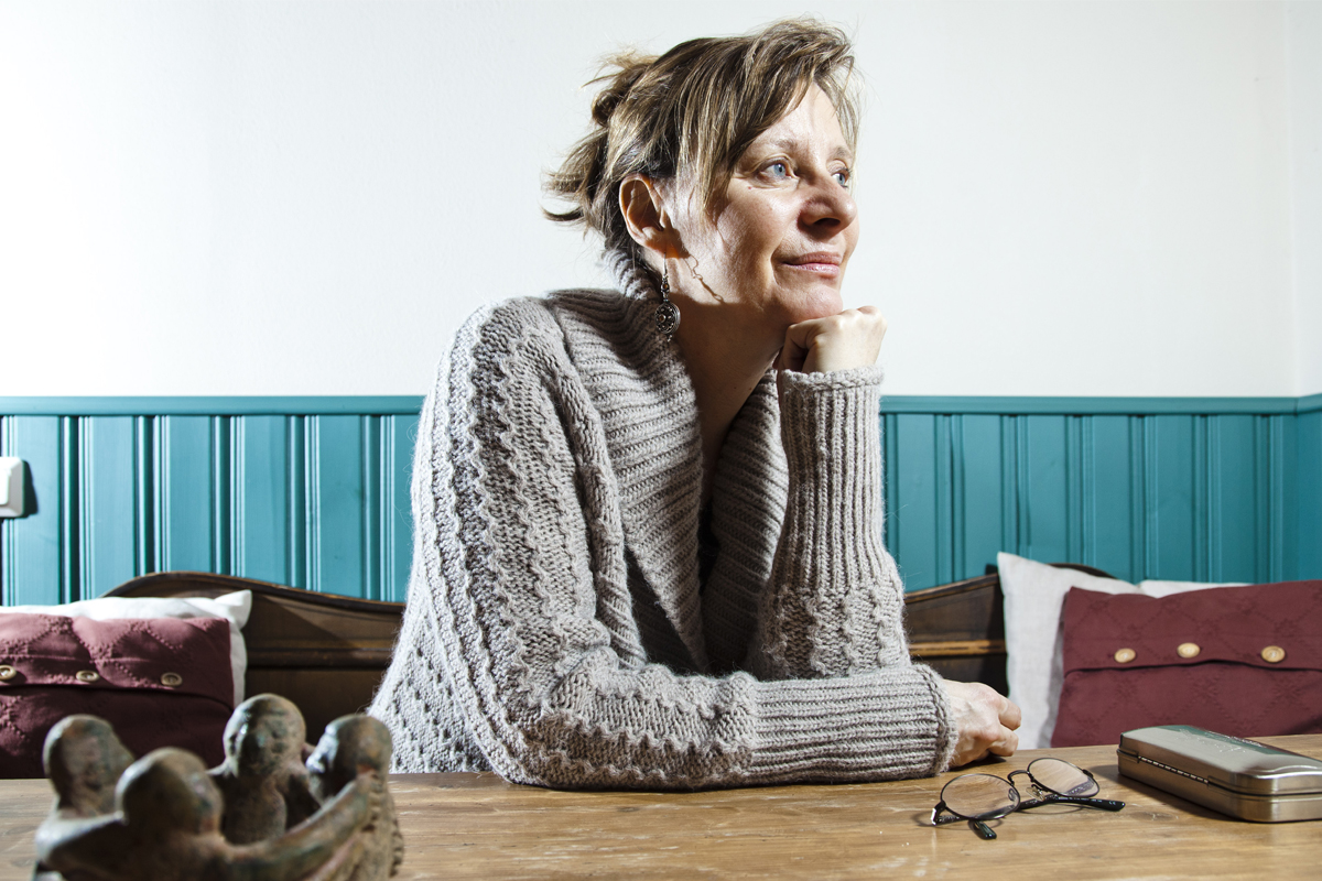 Myrskyn mentyä. Carita Hellsten on käynyt läpi surun, masennuksen, vihan ja loppuun palamisen. Vaikeille tunteille avautuminen on tuonut lopulta levollisuuden.