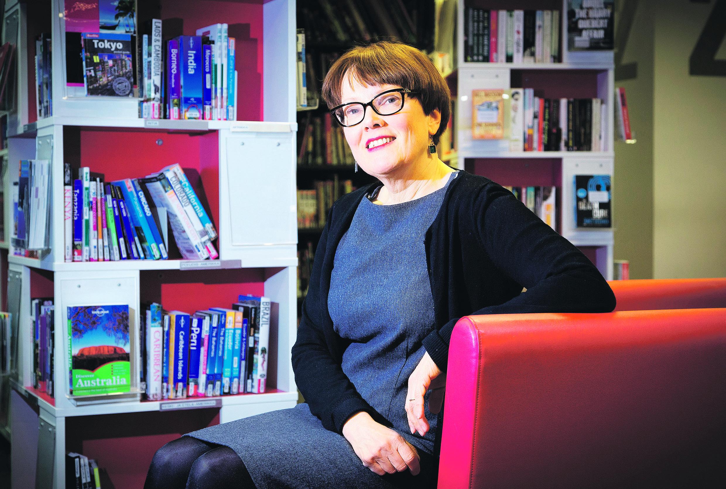 Rohkeus vetää puoleensa. Anna-Maria Soininvaara ei ole koskaan ymmärtänyt, miten toisten ihmisten rakkaus olisi hänen onnestaan pois. Hänestä kirkonkaan ei kannattaisi hirttäytyä tähän asiaan.