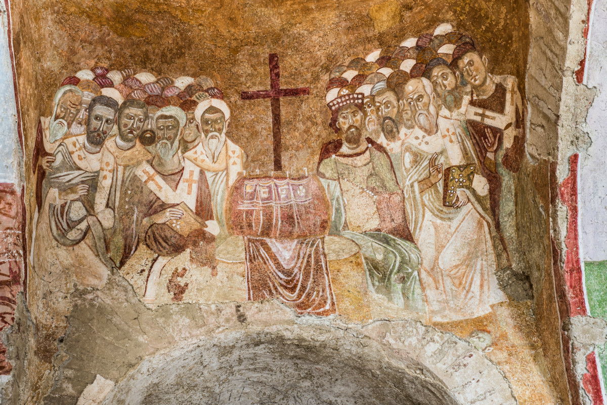 Keisari Konstantinus Suuri ja muita Nikean kirkolliskokouksen osanottajia ryhmäkuvassa. Fresko on Pyhän Nikolauksen kirkossa Turkin Demressä. Kuva: hwo / imageBROKER / MVPhotos