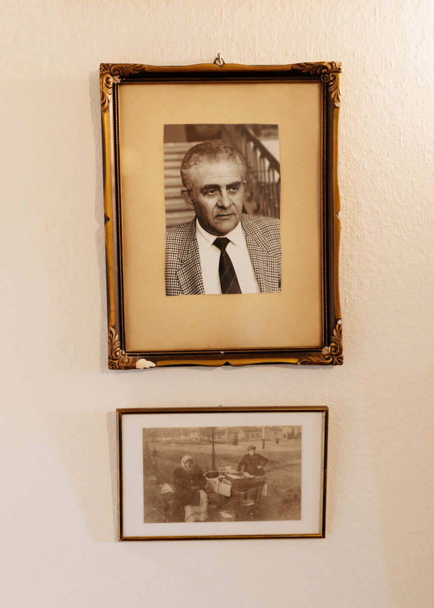Seela Sellan puoliso oli operettilaulaja ja näyttelijä Elis Sella (1930–1992). Kun Viipurissa syntynyt Elis aloitti teatterityöt, hän käänsi puolalaisen sukunimensä Salutskij Sellaksi. Nimi löytyy psalmien vanhasta käännöksestä. Hepreaksi nimi tarkoittaa kalliota. Seela Sellan etunimi on Raamatun samasta kohdasta: “Mummu halusi minuulle raamatullisen nimen, ja se poimittiin psalmeista. On se melkoinen sattuma.” 