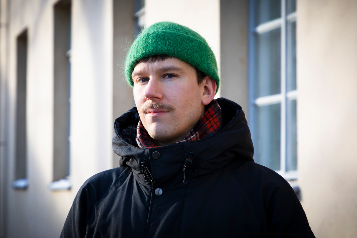 ”Tässä ajassa todella puhuttelevaa on myös Jeesuksen täydellinen kieltäytyminen vallasta ja tuomitsemisesta sekä valmius pistää vastaan valtaapitävien järjettömyyksille ja julmuuksille”, Anssi Niemi sanoo.