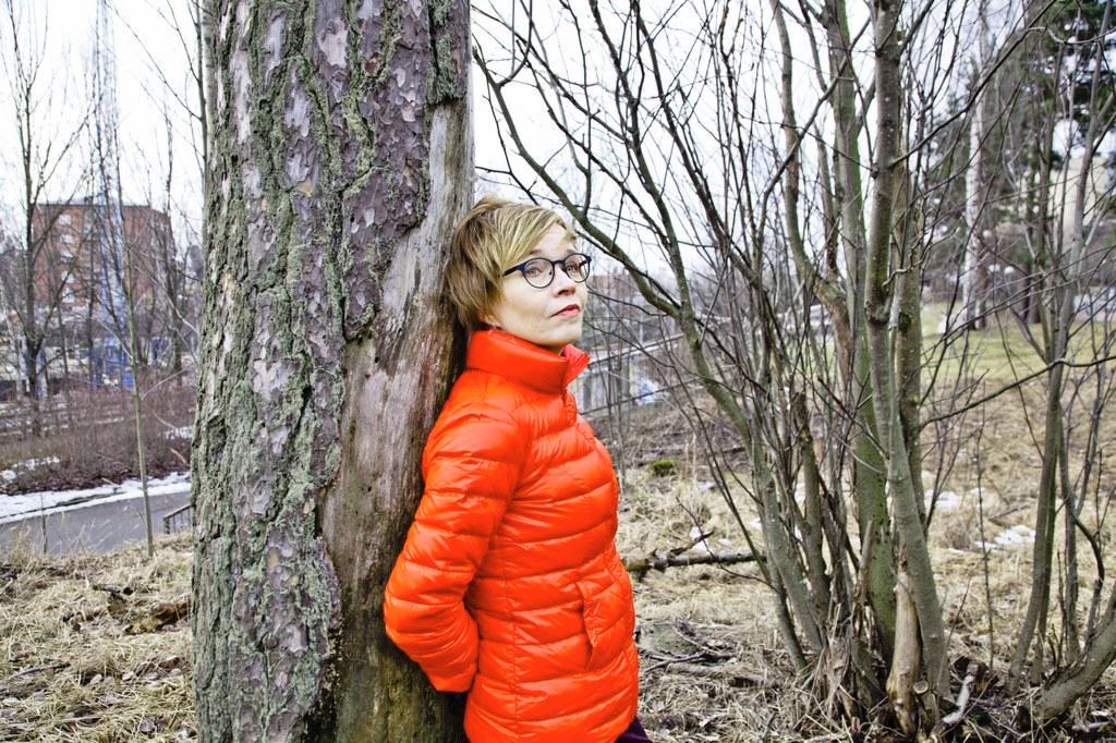 – Yhdelle hiljaisuus on tila, jossa ei ole ääniärsykkeitä, mutta toinen saavuttaakin oman hiljaisuutensa paikassa, jossa on paljon rytmiä, vähän niin kuin kohdussa, sanoo musiikinopettaja Anna-Maija Iskanius.