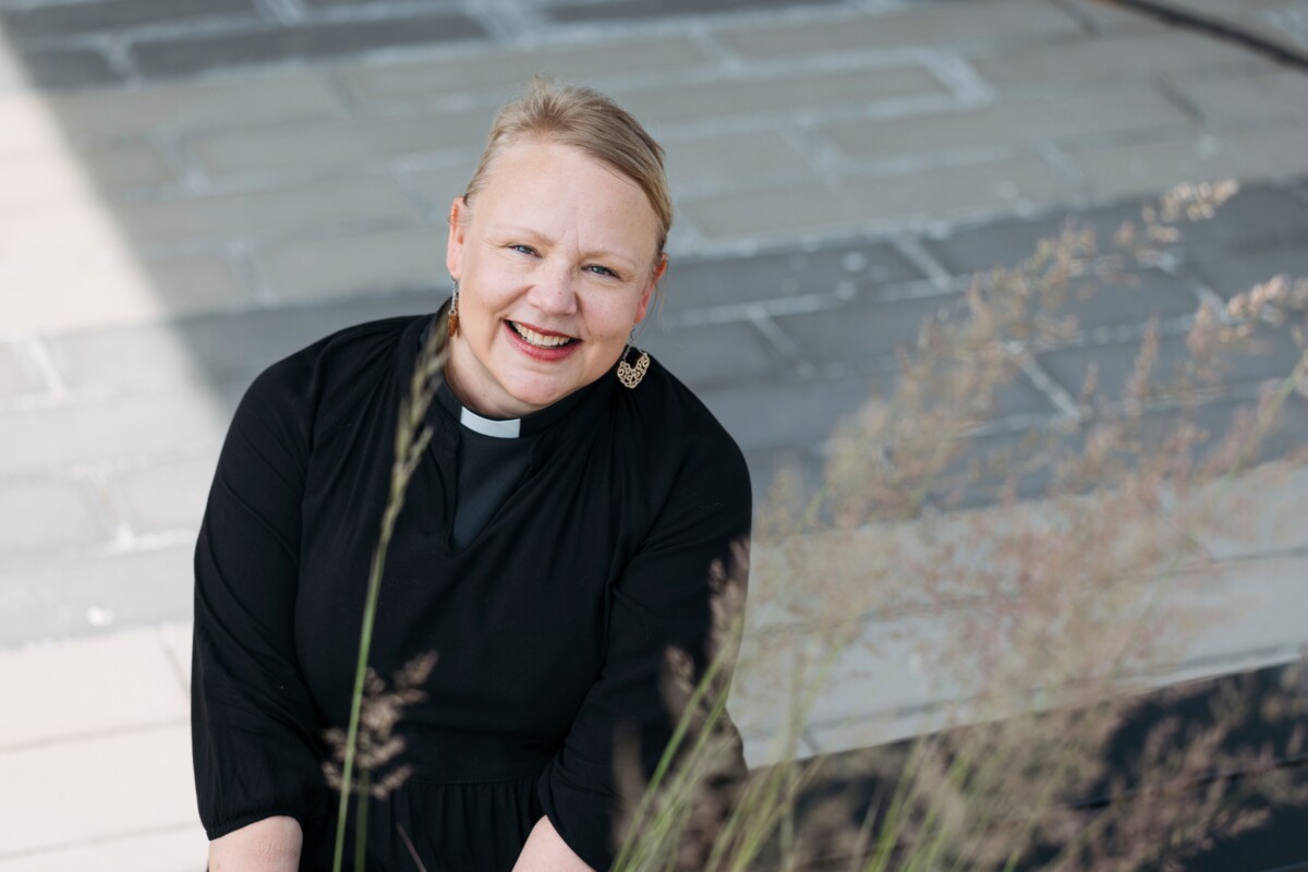 Oppilaitospappi Tiina Kaaresvirta työskentelee Vantaalla ammattiopisto Variassa ja kauppaoppilaitos Mercuriassa.
