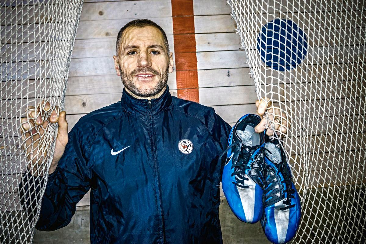 – Jalkapallo on muutakin kuin jalkapalloa. Se on teatteria ja taidetta, Shefki Kuqi kuvailee rakastamaansa lajia. Kuva: Hans v. Schantz