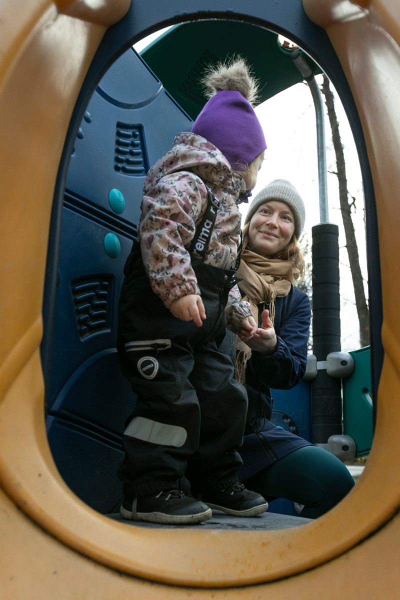 Ida Jyrä hankkii lapselleen vaatteiden lisäksi leluja kierrätettyinä. Vaatteiden ja kenkien etsintä on käynnissä käytännössä koko ajan, koska lapsi kasvaa nopeasti.