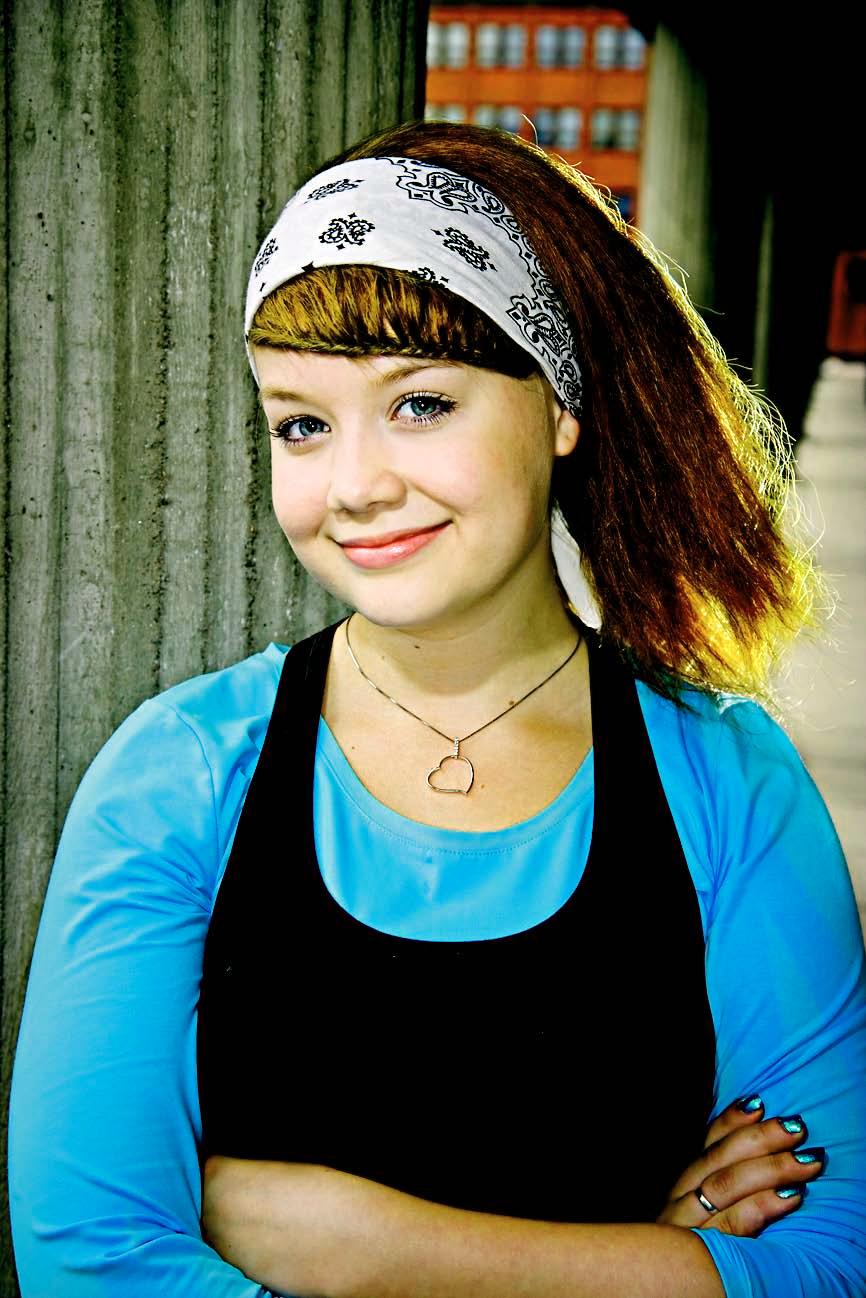 Sanni-Kaisa Kinnunen on ehtinyt tänä kesänä olla isonen, työskennellä jäätelökioskilla ja käydä Saksassa.