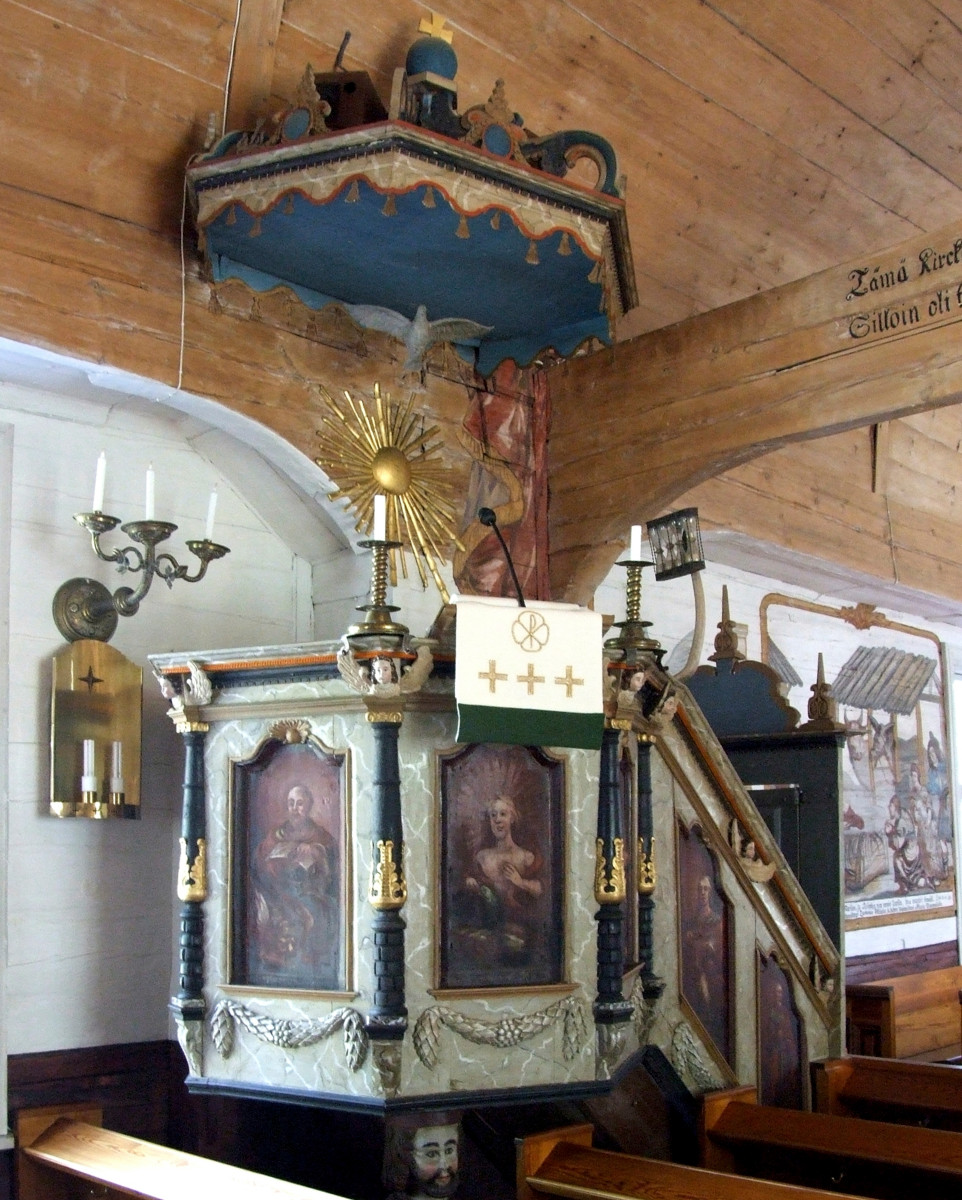 Seinä- ja kattomaalaukset sekä saarnatuolin henkilökuvat on tehnyt vuosina 1785–1786 ja 1795 pohjalainen kirkkomaalari Mikael Toppelius.Kuva: Wikimedia commons (public domain)