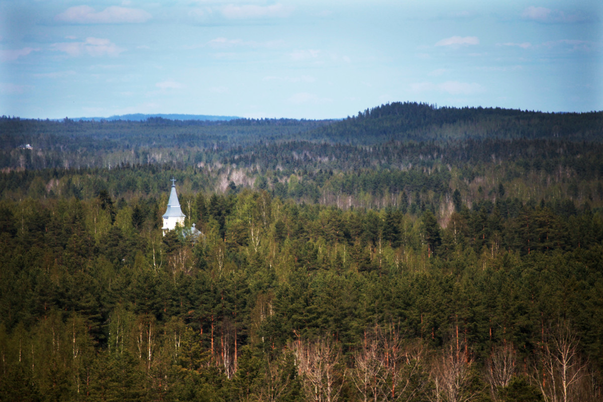 Toivakan kirkko sijaitsee sijaitsee Syrjäharjulla, Salomonin tiellä. Toivakan kunta sijaitsee Jyväskylän seutukunnassa. Kuva: Heikki Kotilainen/Toivakan lähikirkkoalue