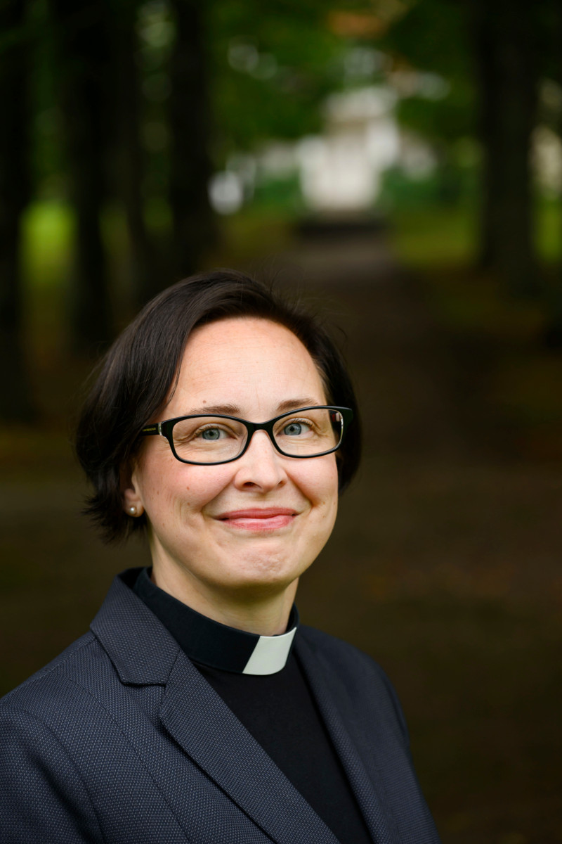 Salla Poropudas on opiskellut monta tutkintoa ja jatkanut opintoja myös työn ohessa. Uuden oppiminen on hänestä palkitsevaa.
