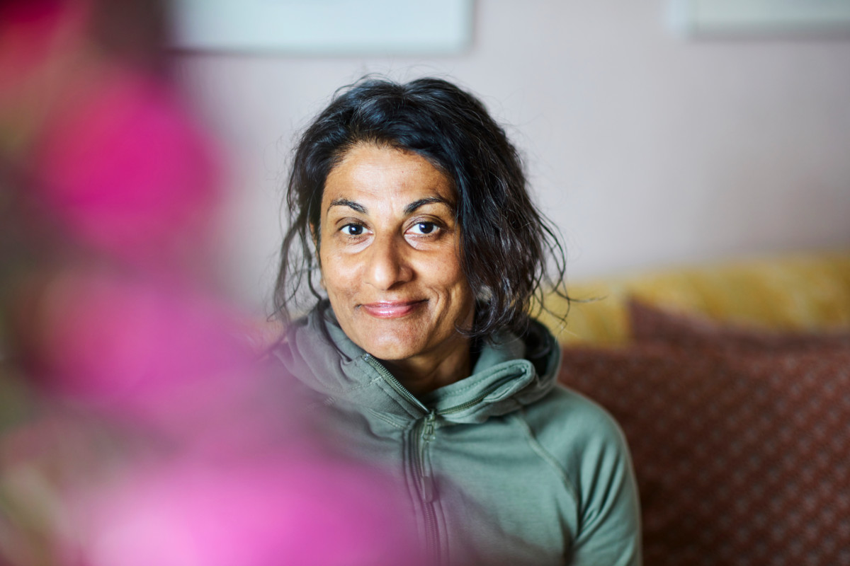 Etni Khan tuli tunnetuksi television Voice of Finland -kilpailusta, jossa hän eteni finaaliin vuonna 2020. 