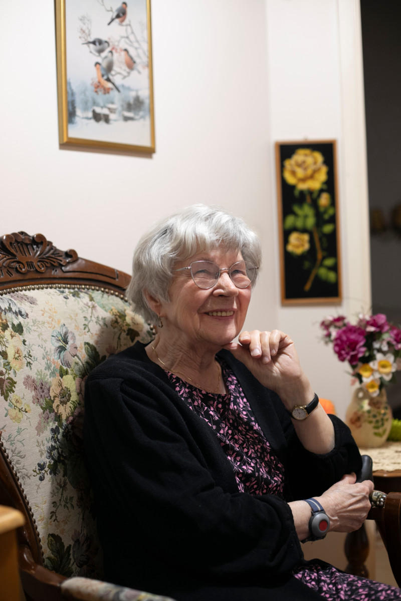 Marjatta Luukkonen viettää niin paljon aikaa itsekseen kotona, että kaupassa käyntikin piristää.