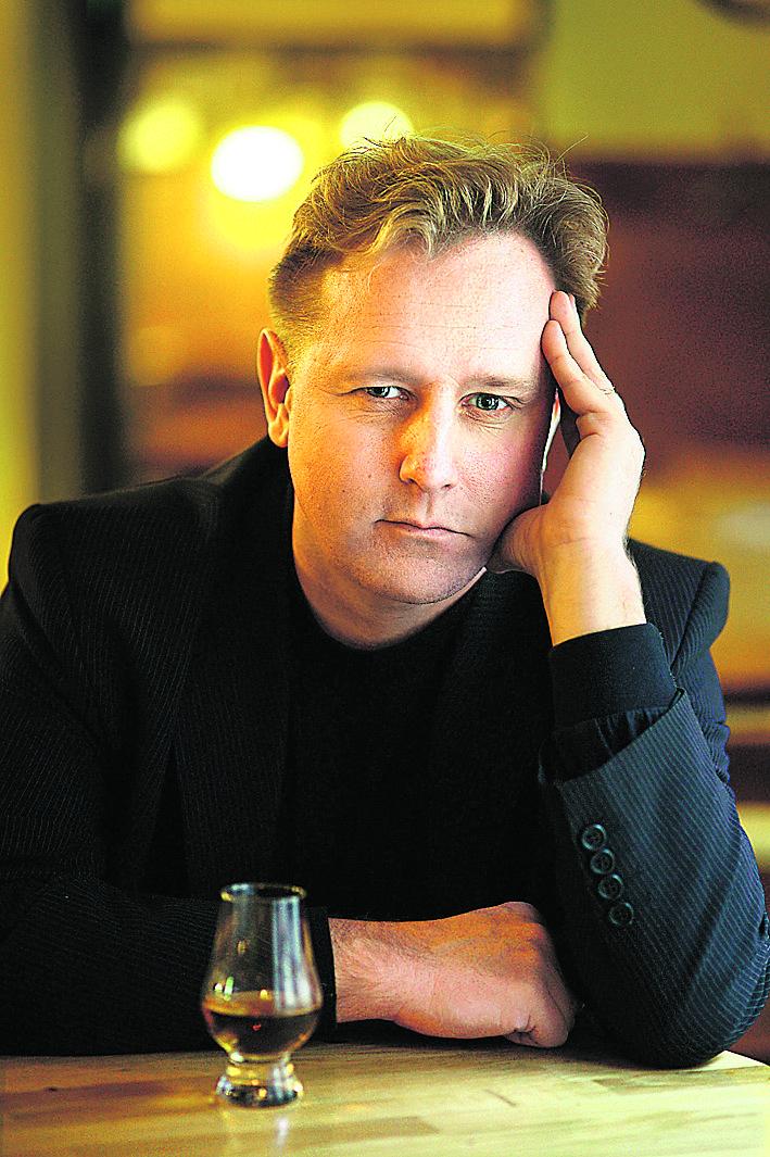 30 kirjaa. Reijo Mäki sai Suomen dekkariseura ry:n Vuoden johtolanka –palkinnon rikosromaanistaan Sheriffi.