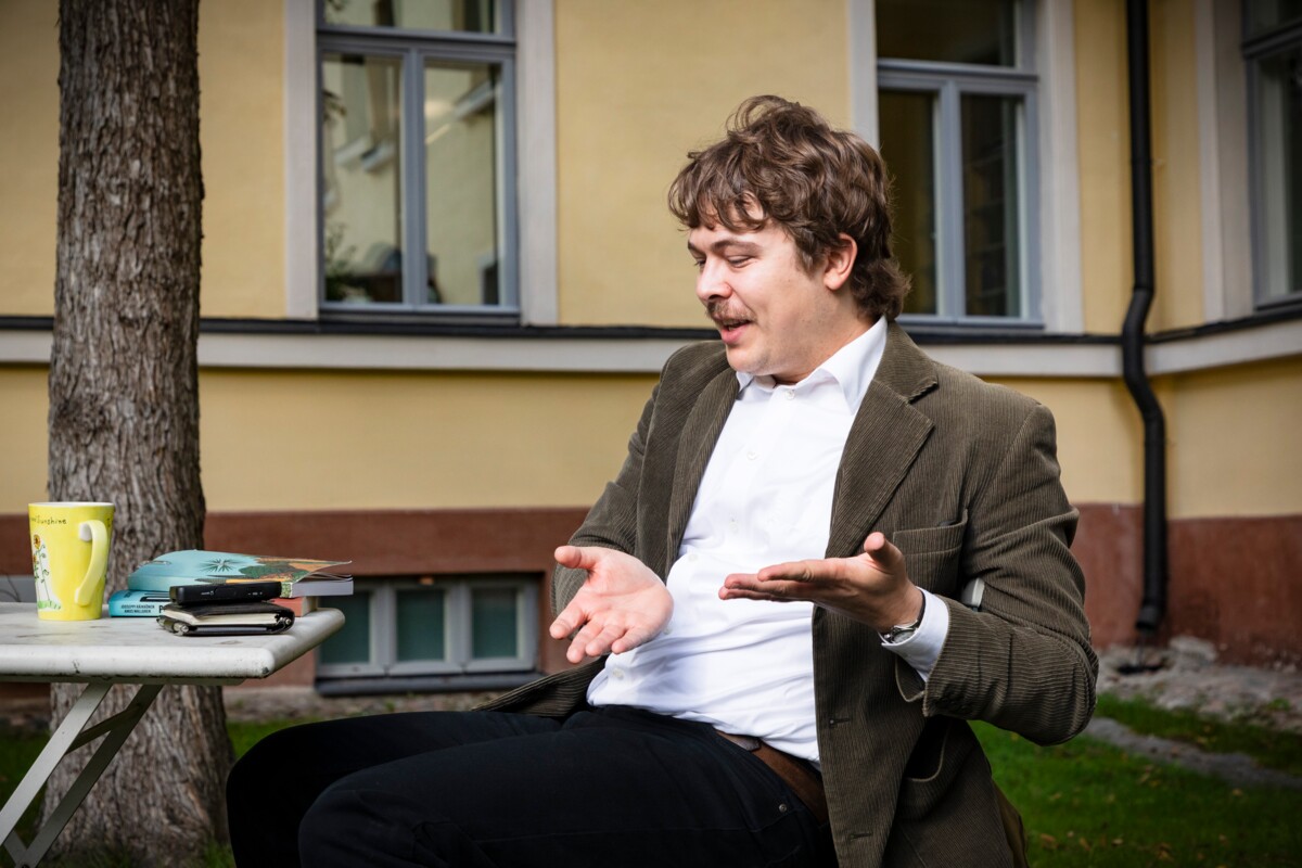 ”Emme enää puhu vain myrskyn välttämisestä, vaan siitä, miten pidämme laivan toimintakykyisenä yhä vaikeammissa oloissa”, Amos Wallgren kuvaa ympäristöliikkeen tilannetta.