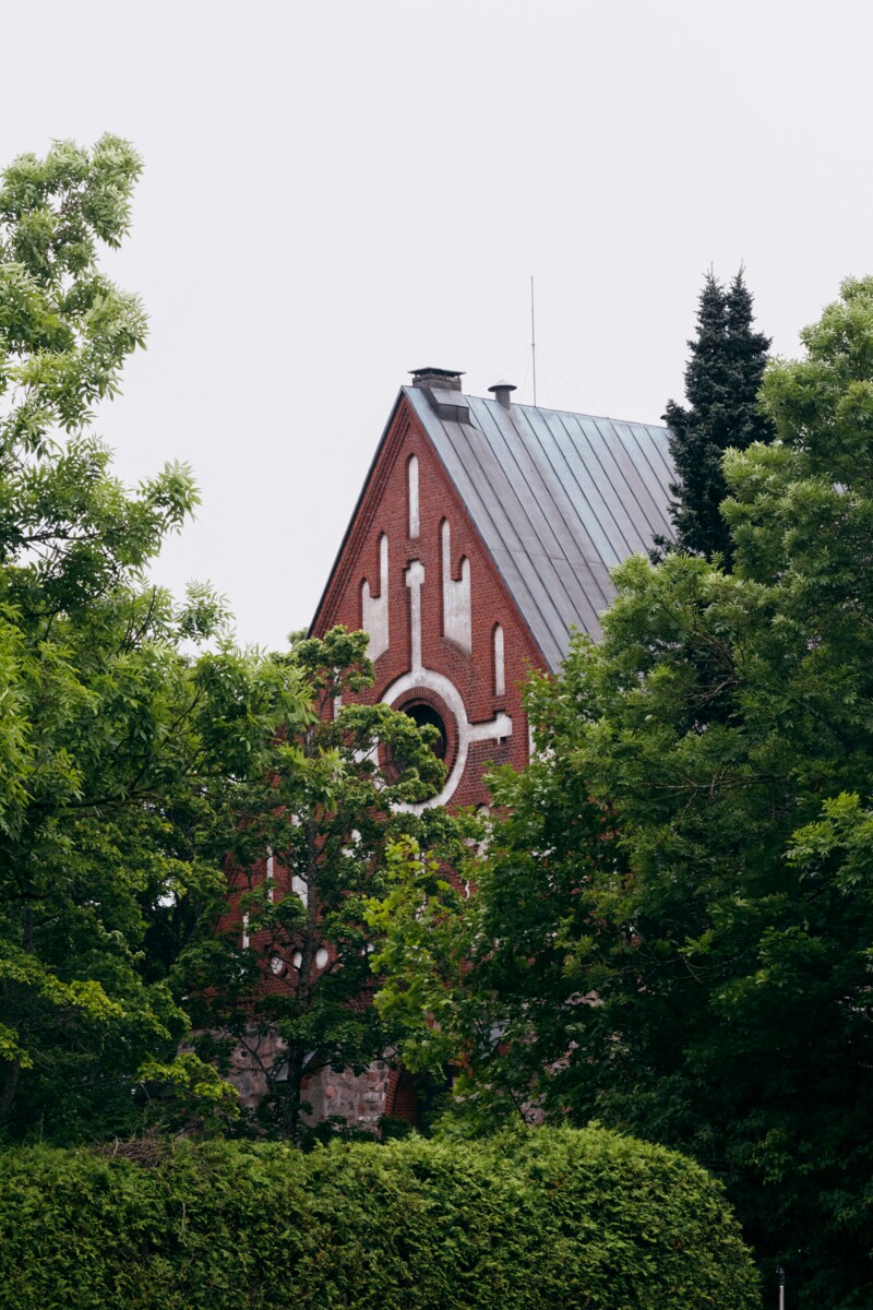 Vantaan Pyhän Laurin kirkossa vihitään pariskuntia avioliittoon 15 minuutin välein perjantaina 18. syyskuuta.