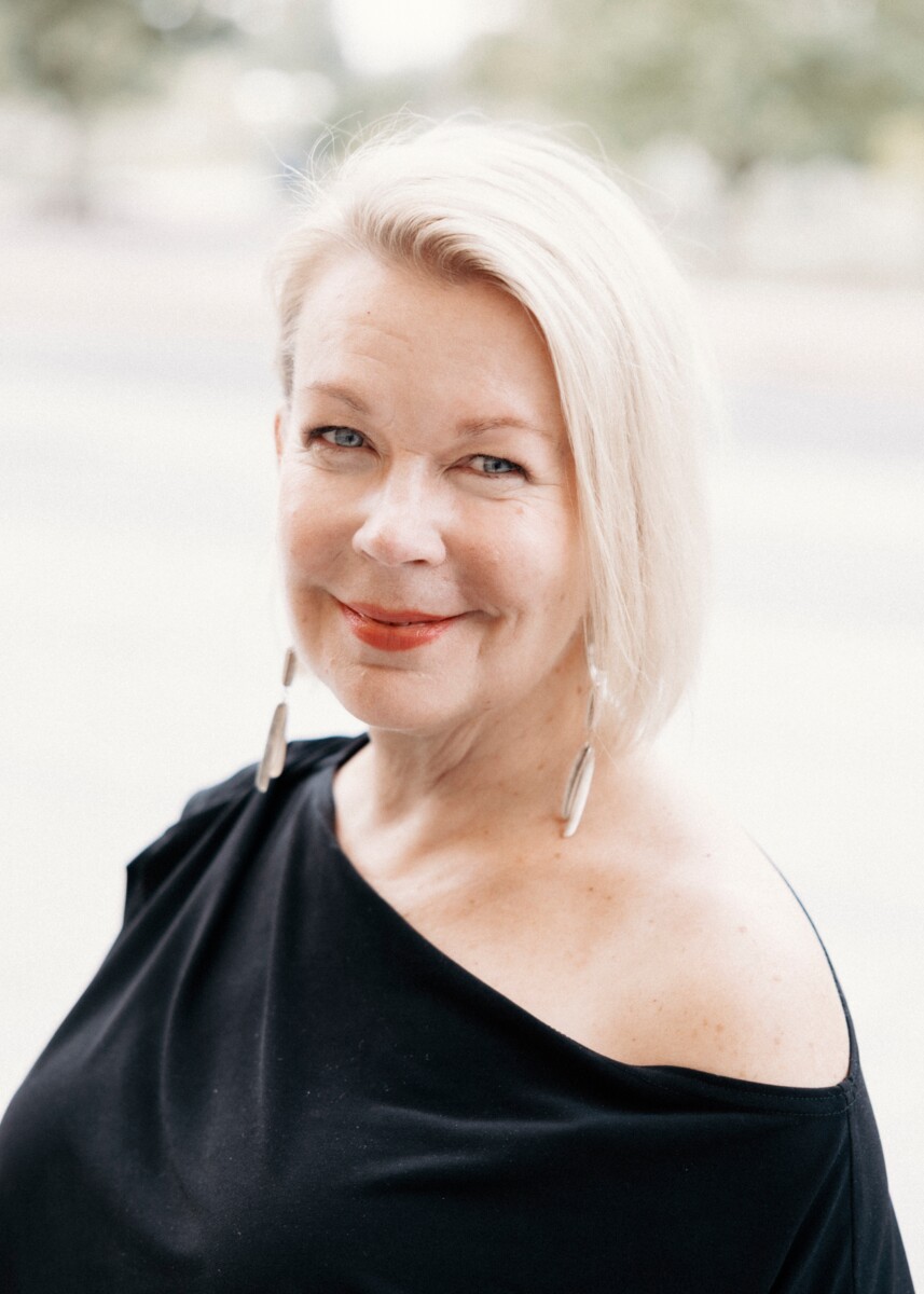 ”Jokainen voi tehdä jotain. Voi esimerkiksi seurata somessa afganistanilaisia naisaktivisteja, tukea heidän kampanjoitaan ja levittää tietoa. Jos se on mahdollista, voi lahjoittaa rahaa naisten projekteihin. Voi myös ottaa yhteyttä poliitikkoihin ja yrittää vaikuttaa päätöksentekoon”, Elina Hirvonen luettelee.