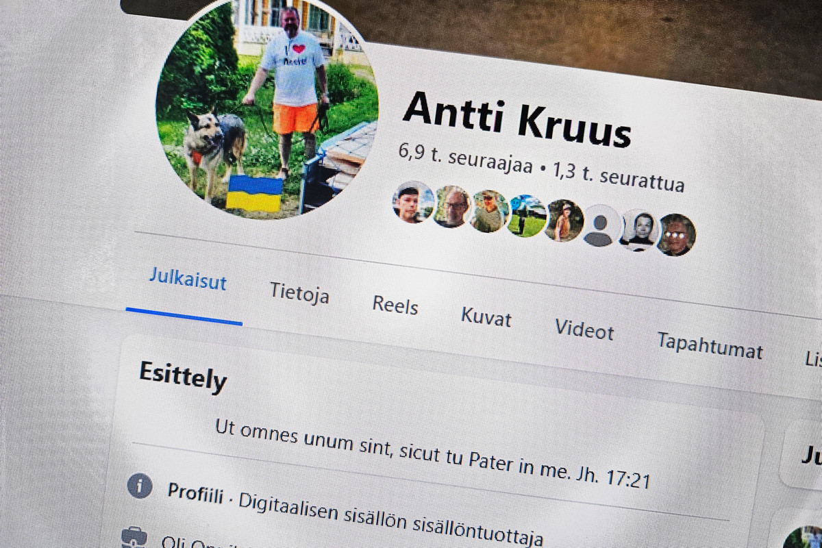 Antti Kruusilla on Facebookissa 6 900 seuraajaa ja hänen päivityksensä ovat usein julkisia. 