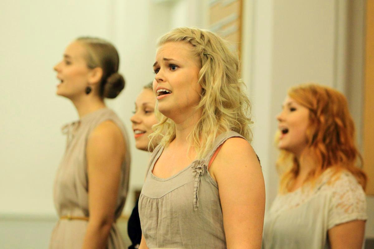 Perinne elää. Histan veisaajat esittävät uusia, vanhoja ja uusvanhoja virsiä Töölön kirkon Remontti-konsertissa. Kuva: Matti Raivio