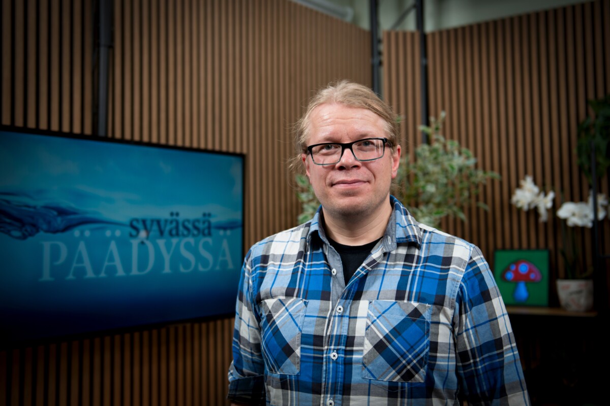 Myös Teemu Pauha pitää sienistä. Kuva Maija Saari.