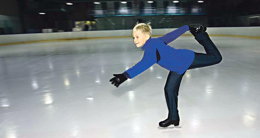 Toivo Ukkonen, 8, treenaa jäällä viidesti viikossa.