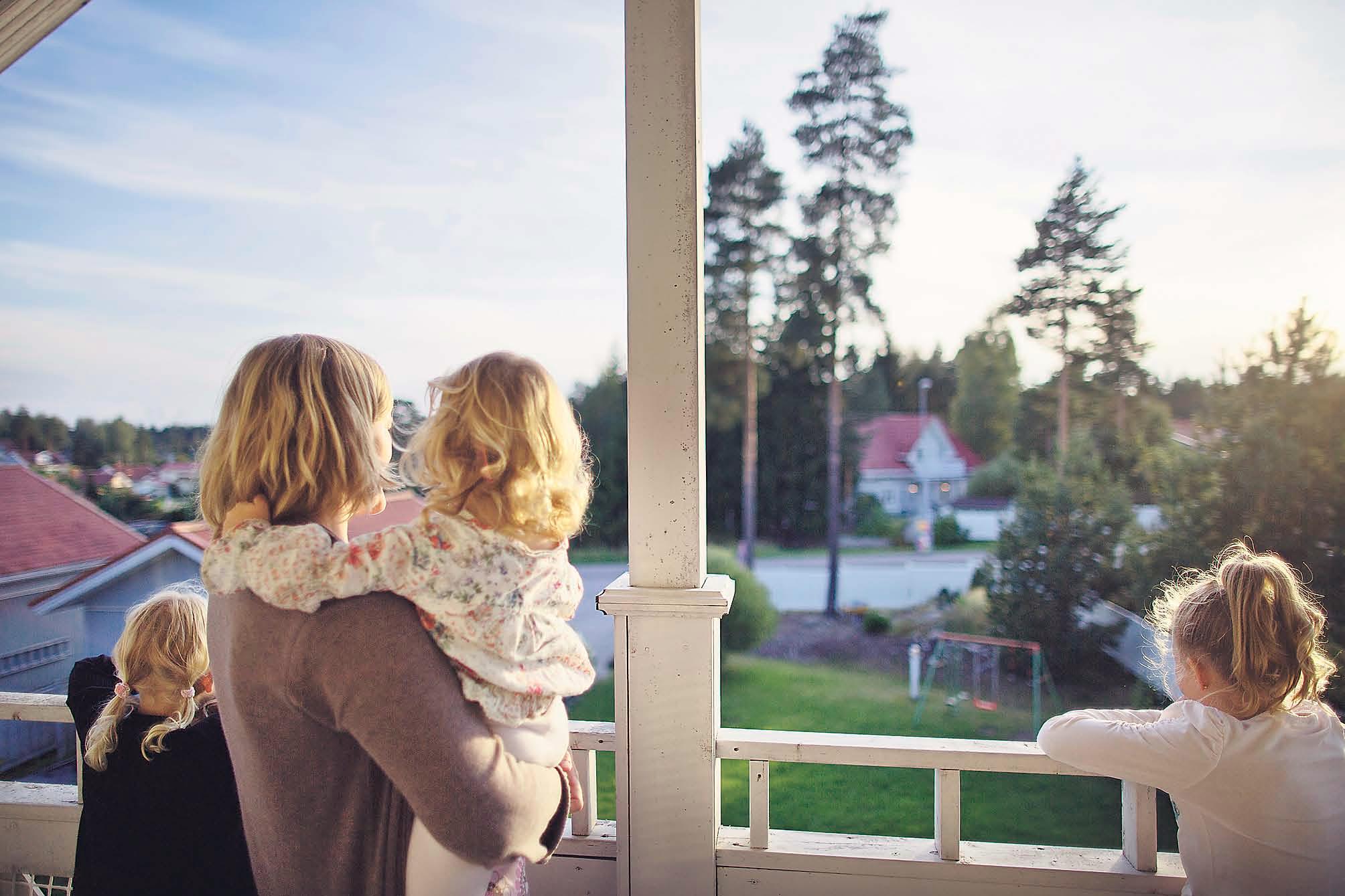 Kaikki odottivat perhekummin vierailuja.