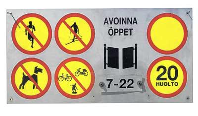 Tämä kieltomerkki irrotettiin Malmin hautausmaan portista viime viikolla. Kuva: Heikki Nyman