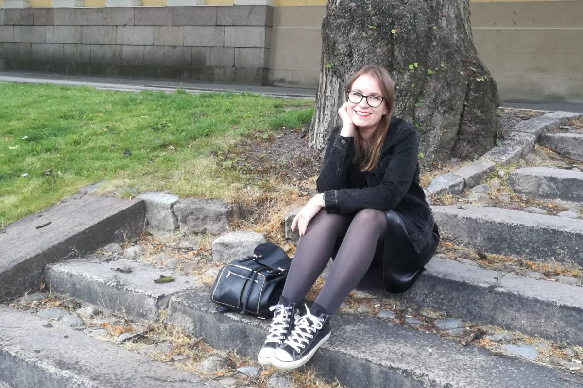 Pastori Emilia Turpeinen aloitti vloggaamisen heinäkuussa.