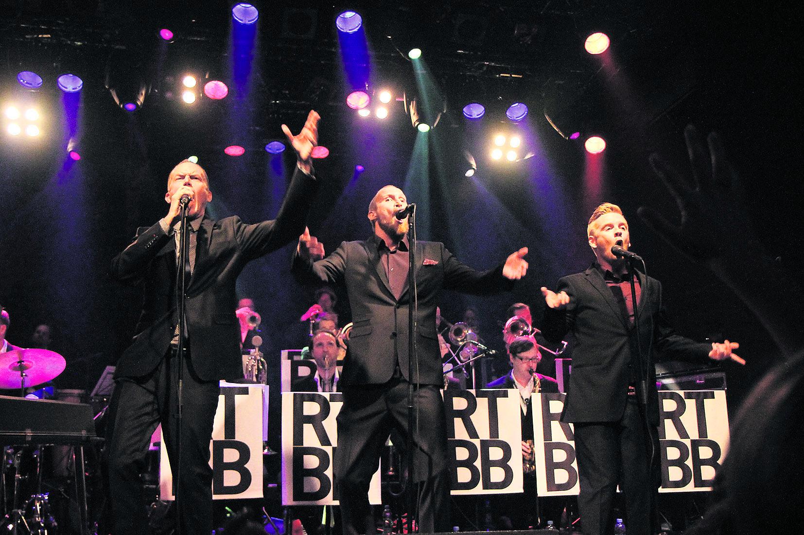 Hyvä meininki. Julkinen sana eli Tommy Lindgren, Paleface ja Redrama osoittavat, että räpin ja big band -jazzin liitto toimii.