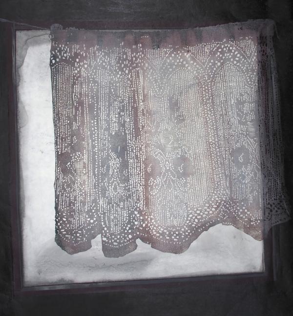 Anniina Vainionpää: Esirippu (83 x 83 puupiirros ja monotypia, 2017)