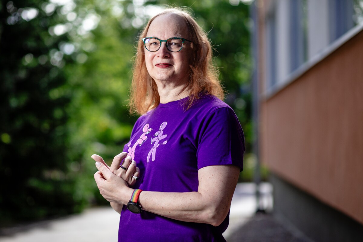 Trasekin hallituksessa toimiva Unni Leino ajattelee, että vähemmistöjen asema armeijassa on parantunut, mutta tehtävää asian eteen riittää edelleen.