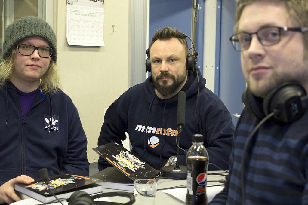 Liity kirkkoon. Riku Rantala oli Tuukka Jorun (vas.) Olli Aimolan haastateltavana Jouluradiossa. Kuva: Katri Saarela.