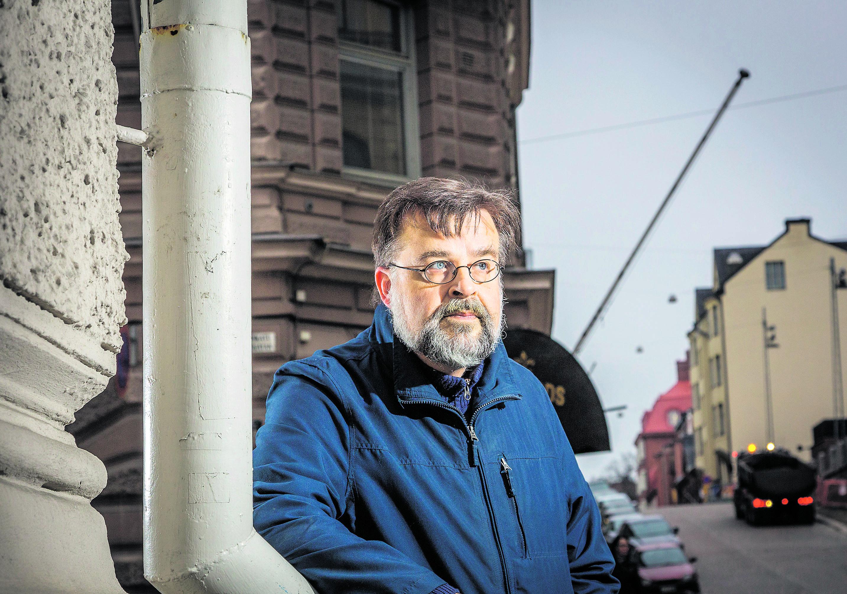 Suorasuu. Petri Järveläinen lupaa lukijoita kosiskelematta pohtia kolumneissaan sitä mikä hänen omasta mielestään on kunakin hetkenä kiinnostavaa.