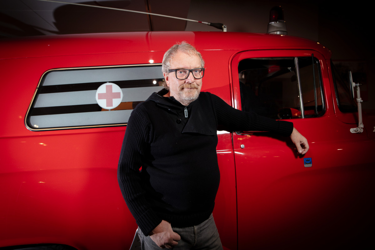 Jarmo Turva kuvattiin Fargo 100 -ambulanssin edessä Helsingin Palomuseossa. Kyseinen ambulanssi herätti jo pikkupoikana Turvan kiinnostuksen ensihoitajan työhön.