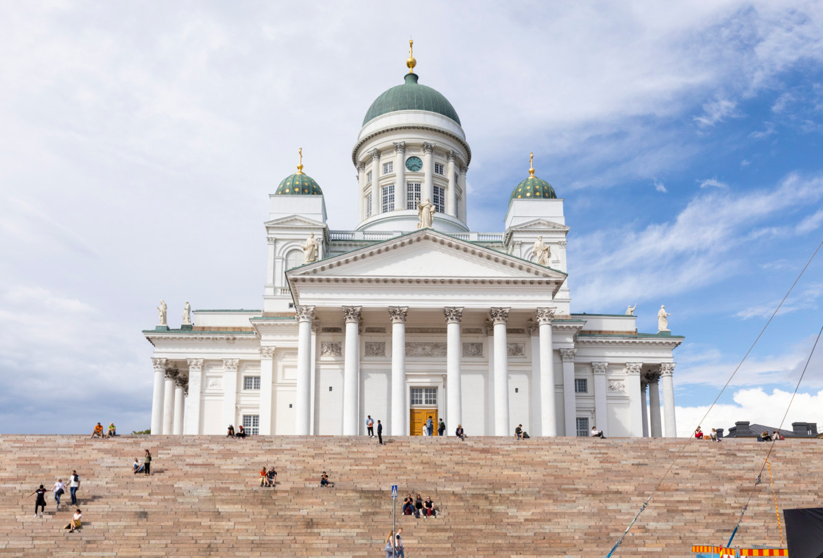 Helsingin tuomiokirkko elokuussa vuonna 2021.