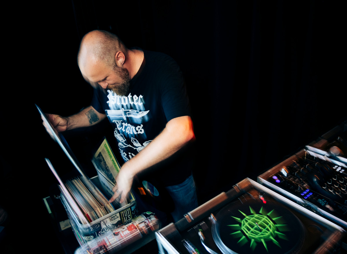  ”Minua kiinnostaa, mistä laulut ovat peräisin ja millainen musiikki nähdään säilyttämisen arvoisena”, Paleface kertoo. Hän soitti Helsingin Taiteiden yössä DJ-keikan, jonka setin hän kokosi Tove Janssonin ja Tuulikki Pietilän levykokoelmasta.