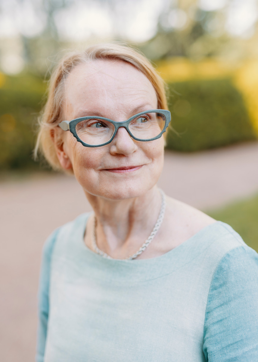 Satu Grünthalin mielestä hautausmaat kertovat sekä paikallista historiaa että koko maan historiaa.