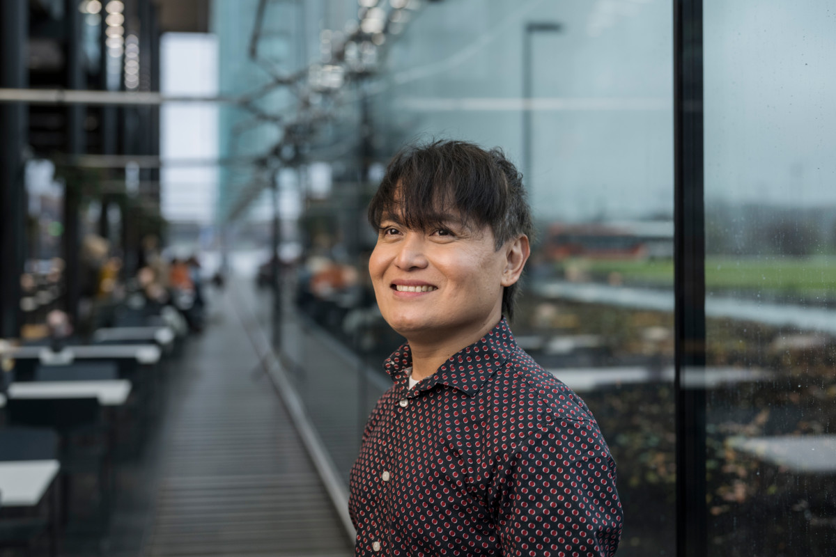 Francis Asis on syntyisin Filippiineiltä. Hän muutti Suomeen vuonna 2017.