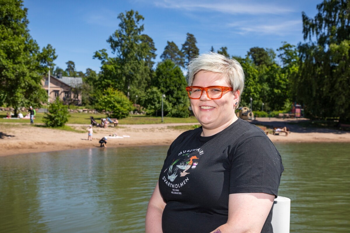 Sanna Parkkinen kertoo, että Nuku yö ulkona -tapahtuma järjestetään nyt toista kertaa Mustasaaren historiassa. Mustasaari sijaitsee Seurasaaren selällä, ja sinne on lauttayhteys.