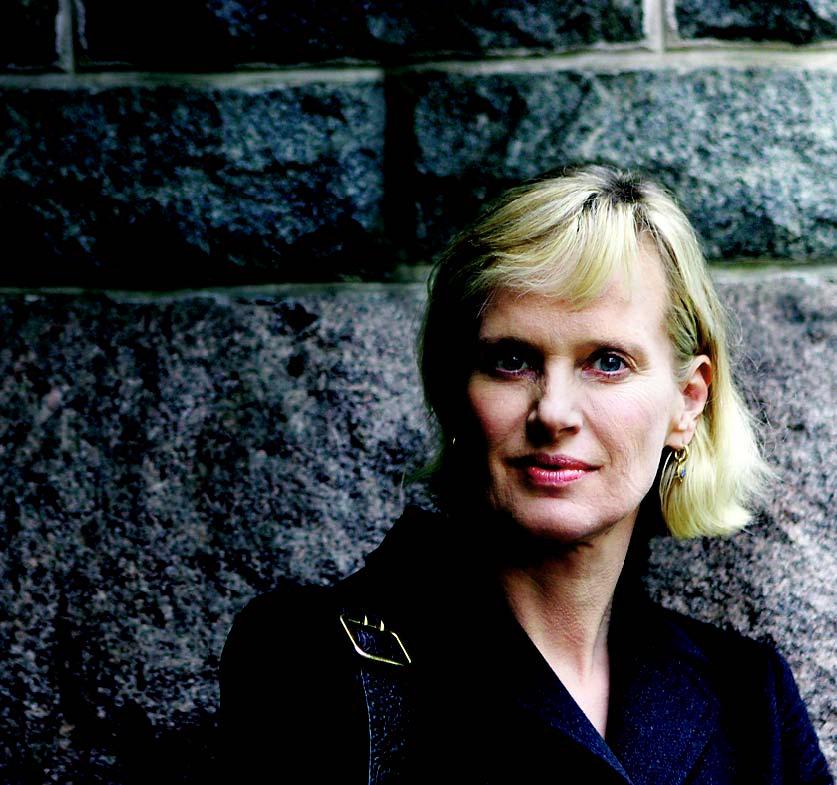 Siri Hustvedt yrittää selvittää, miksi hän saa kummallisia tärinäkohtauksia.