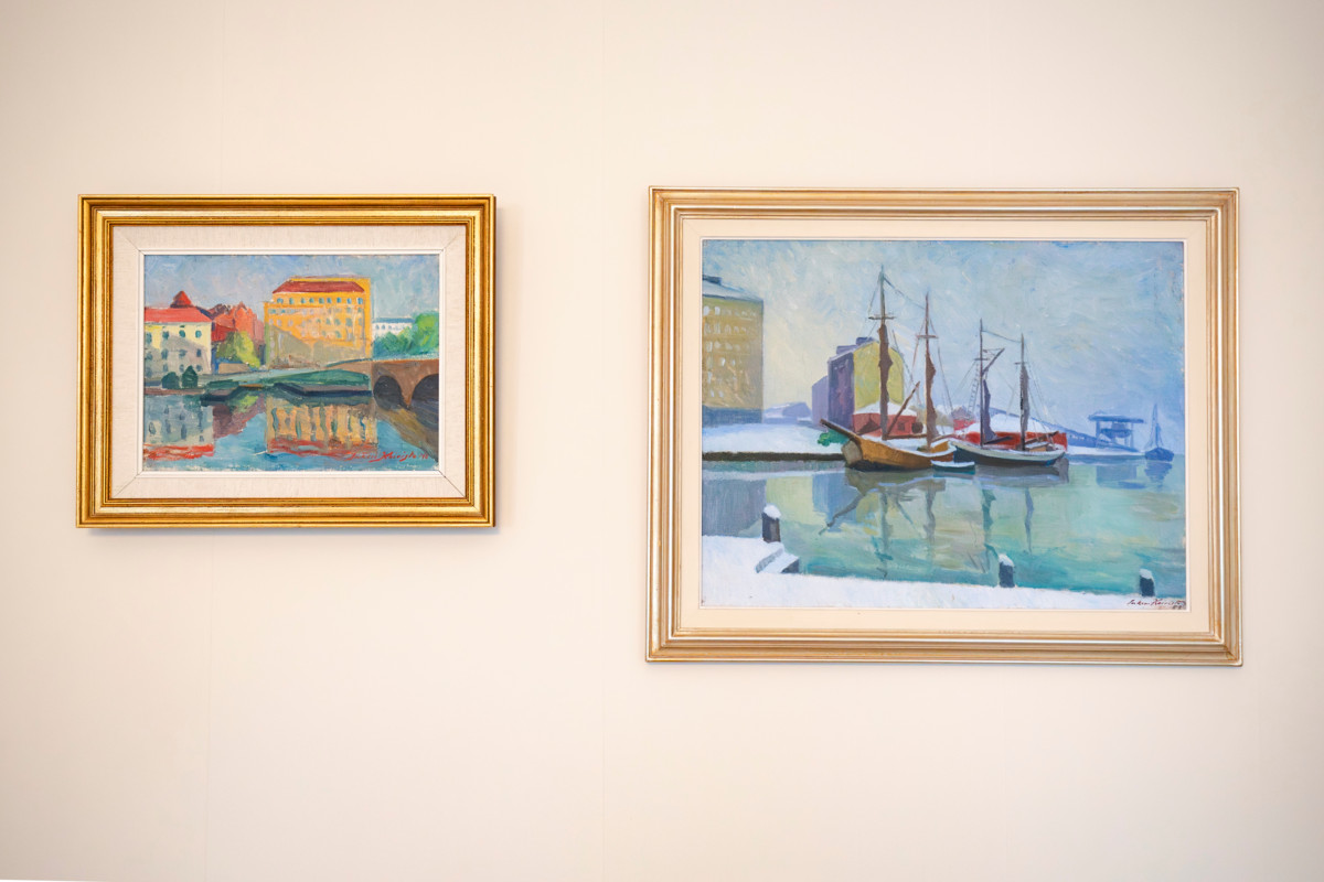 Inkeri Koiviston maalaamiin tauluihin on kuvattu Kaisamari Hintikalle tärkeät helsinkiläiset maisemat.