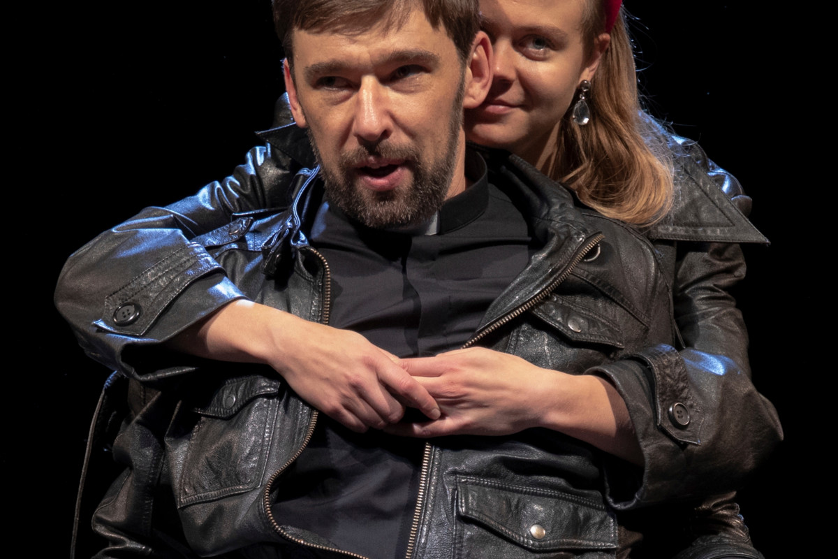 Marta Aliide Jakovskin ohjaama Fundamentalist on Von Krahl -teatterin ensimmäinen tuotanto, jolla on ollut yli 100 näytöstä. Kuva: Jana Mätas