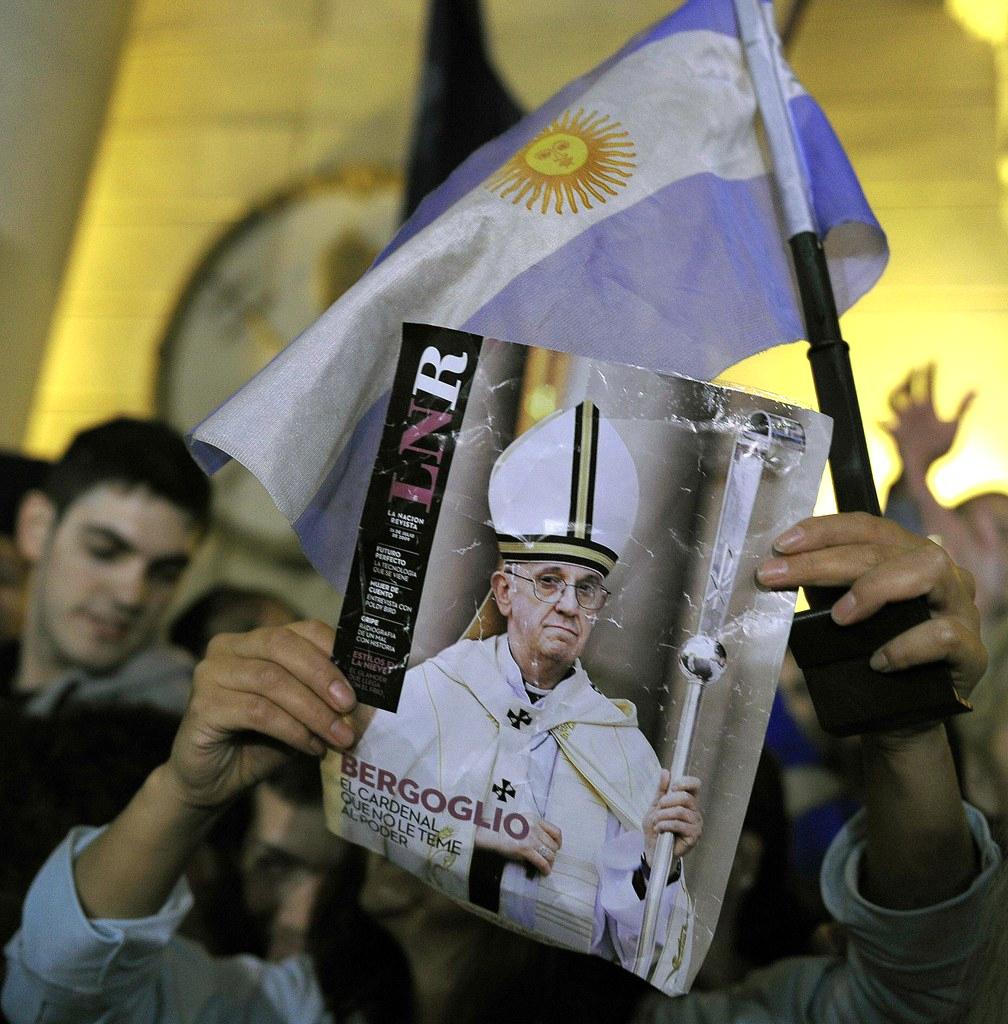 Buenos Airesissa juhlittiin argentiinalaisen valintaa paaviksi. Lehtikuva/AFP/Alejandro Pagni.